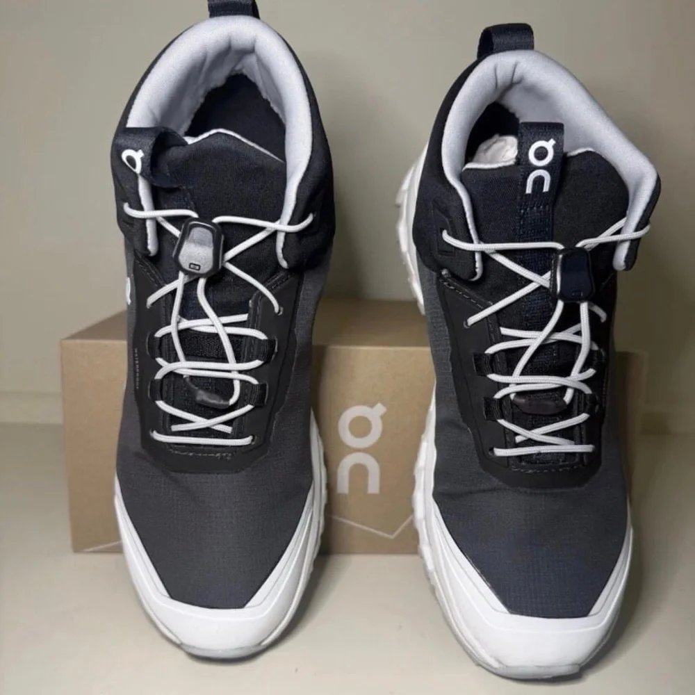 On Cloud Cloudhero Mid Waterproof Youth Size 6 Woman’s Size 7.5